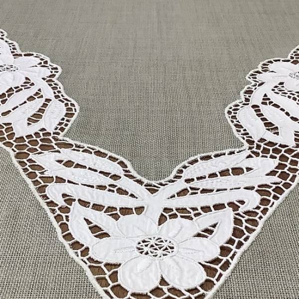 Beyaz İş Detaylı Masa Örtüsü - 160*260 cm