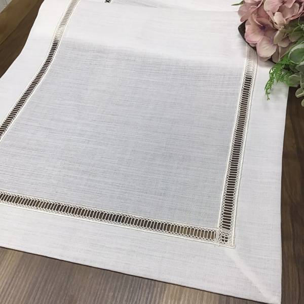 KOLBER DETAYLI KIRIK BEYAZ RUNNER -45*150 CM